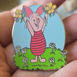 Disney Piglet With Flowers Pin